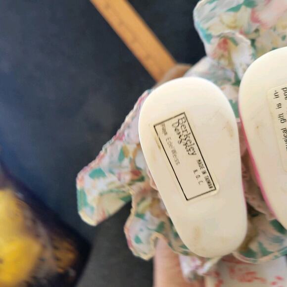 Berkeley Designs Cuddle Kidz Musical Windup Moving Doll Plays Edelweiss - Picture 6 of 10